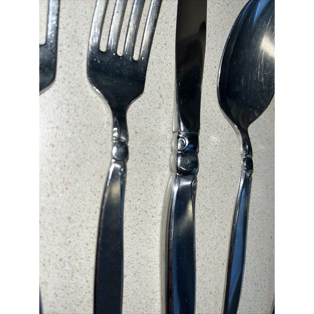 9 Piece Set ONEIDACRAFT PREMIER STAINLESS SHORELINE 3 Forks, 1 Knife & 5 Spoons.